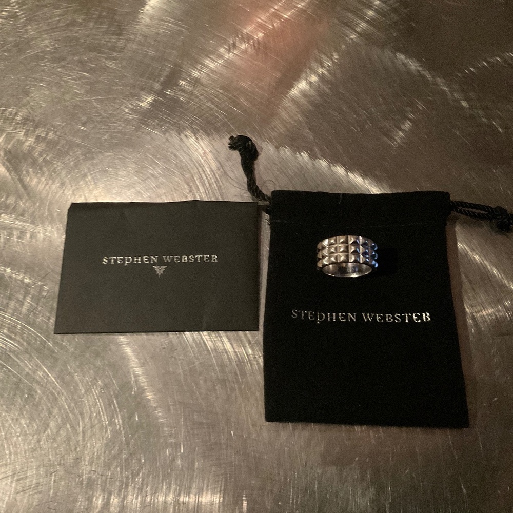 Stephen Webster, Alchemy in the UK pyramid SS ring